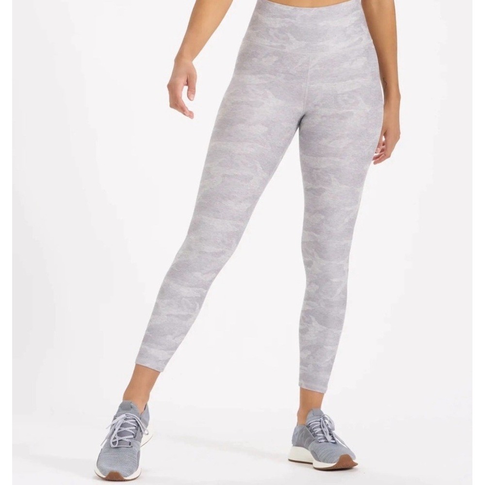 Vuori Clean Elevation Camo Leggings Womens Small High Rise Athletic Yoga SMALL